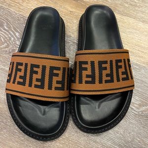 FENDI LOGO SLIDES